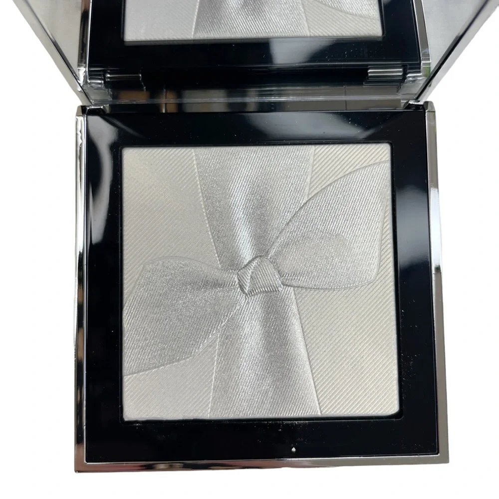 BURBERRY Silver Shimmer Illuminating Powder Highlighter LIMITED EDITION